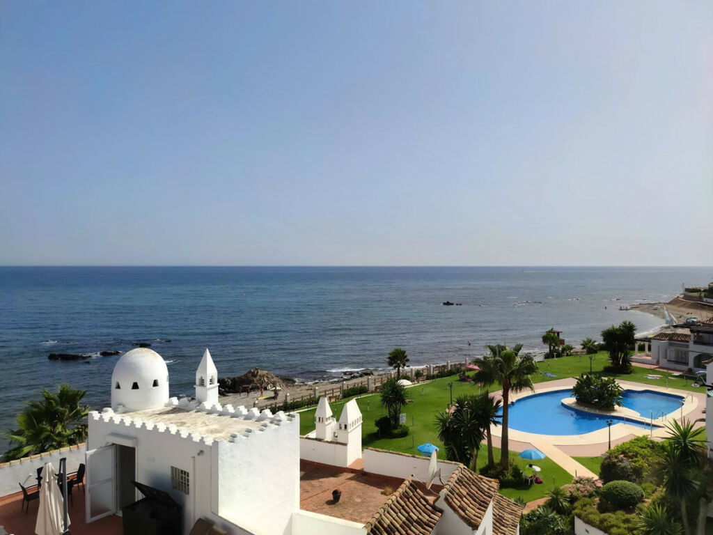 Penthouse Calahonda Málaga - image 9