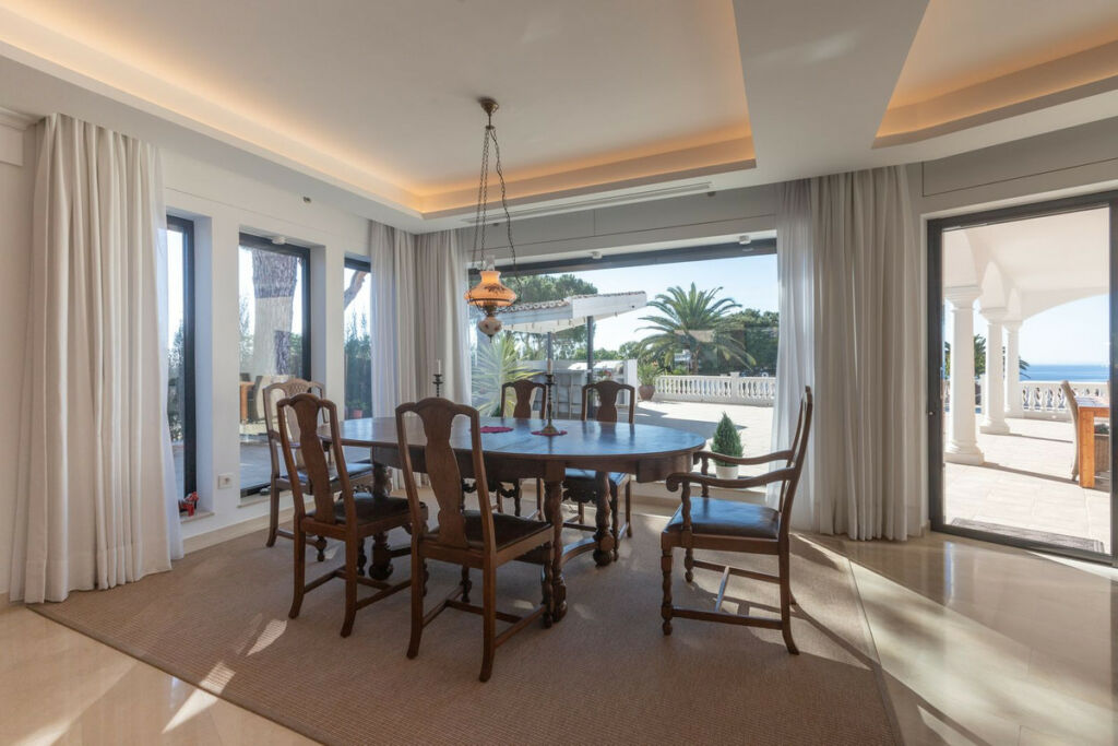 Detached Villa Elviria Málaga - image 11