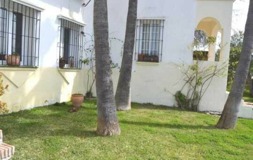 Townhouse Istán Málaga - image 9