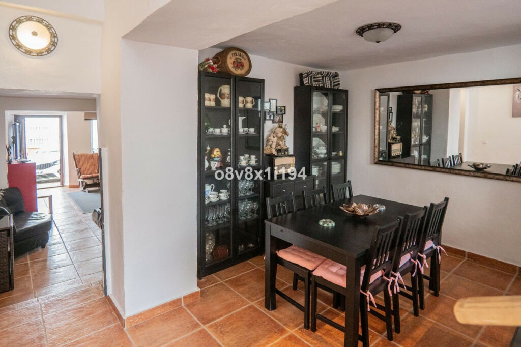 Detached Villa Pizarra Málaga - image 9