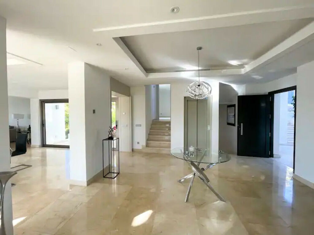 Detached Villa Benahavís Málaga - image 9