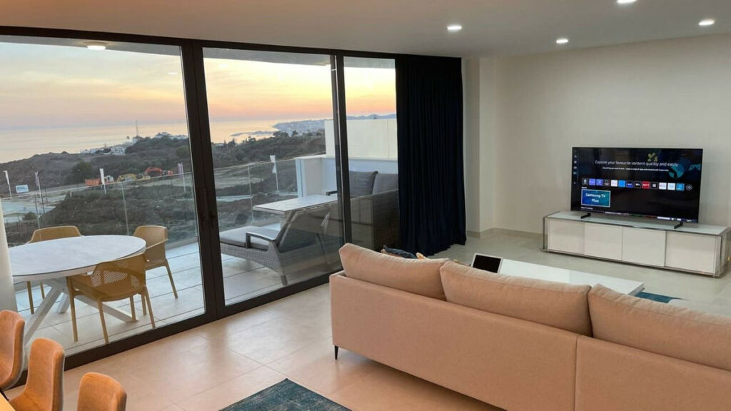 Middle Floor Apartment Fuengirola Málaga - image 10