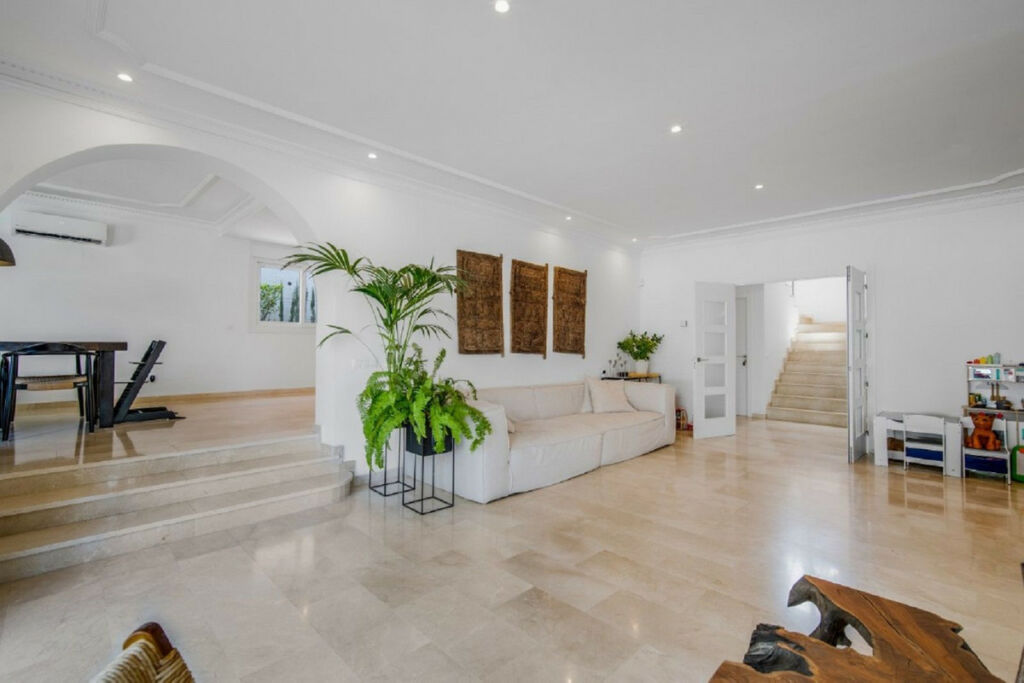Detached Villa Nueva Andalucía Málaga - image 9
