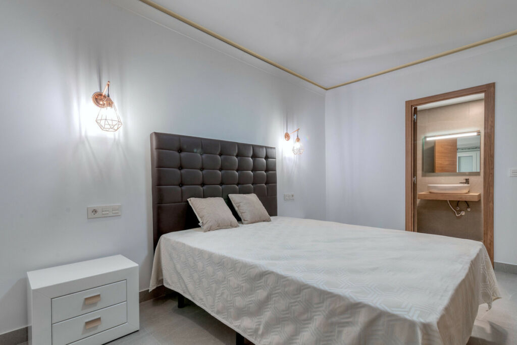 Middle Floor Apartment Puerto Banús Málaga - image 9