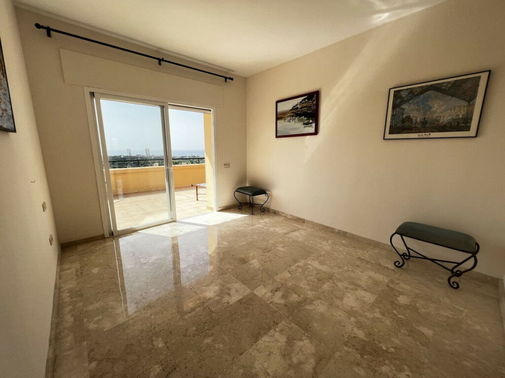 Middle Floor Apartment Elviria Málaga - image 9