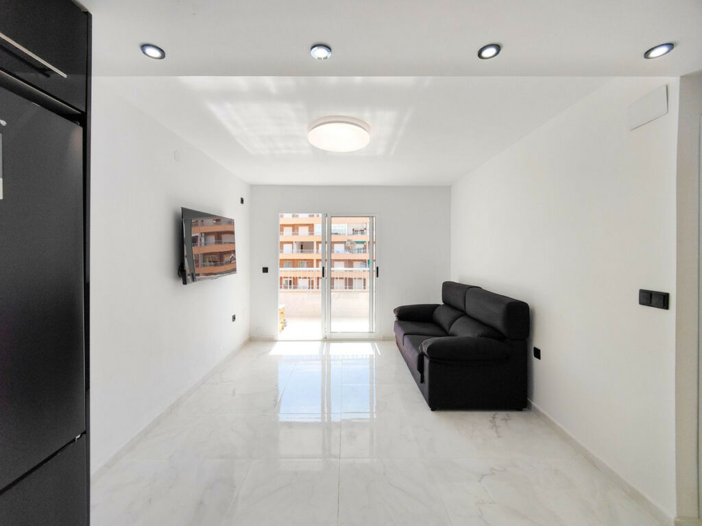 Middle Floor Apartment Punta Prima Alicante - image 9