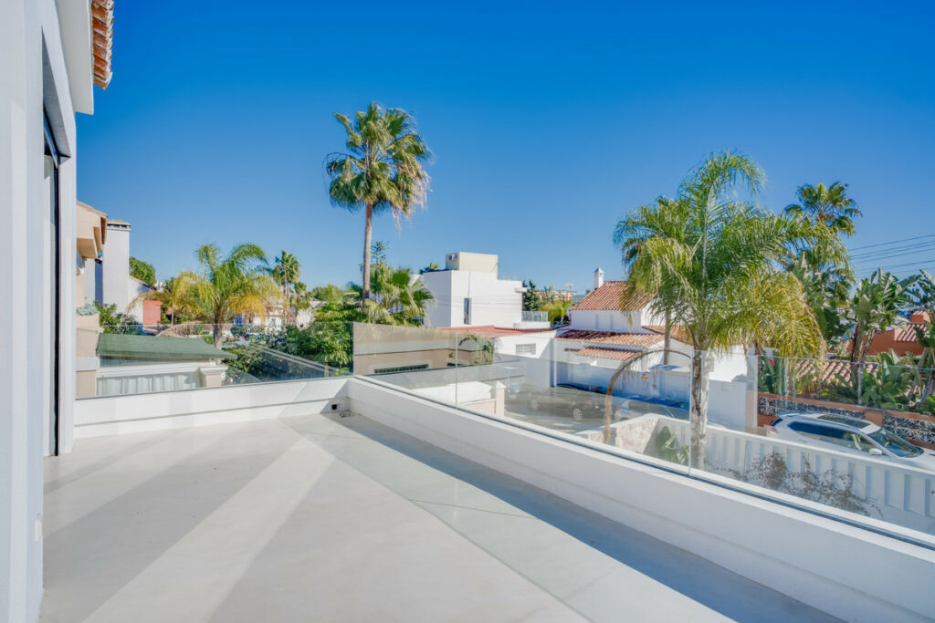 Detached Villa Costalita Málaga - image 9
