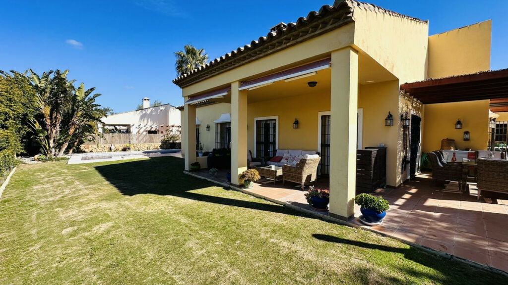 Detached Villa La Duquesa Málaga - image 9