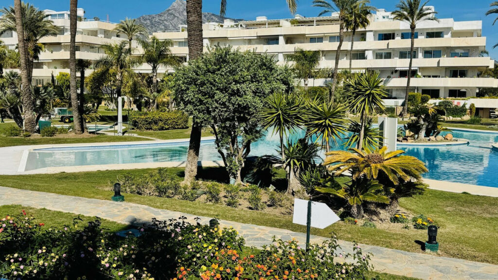 Middle Floor Apartment Puerto Banús Málaga - image 22