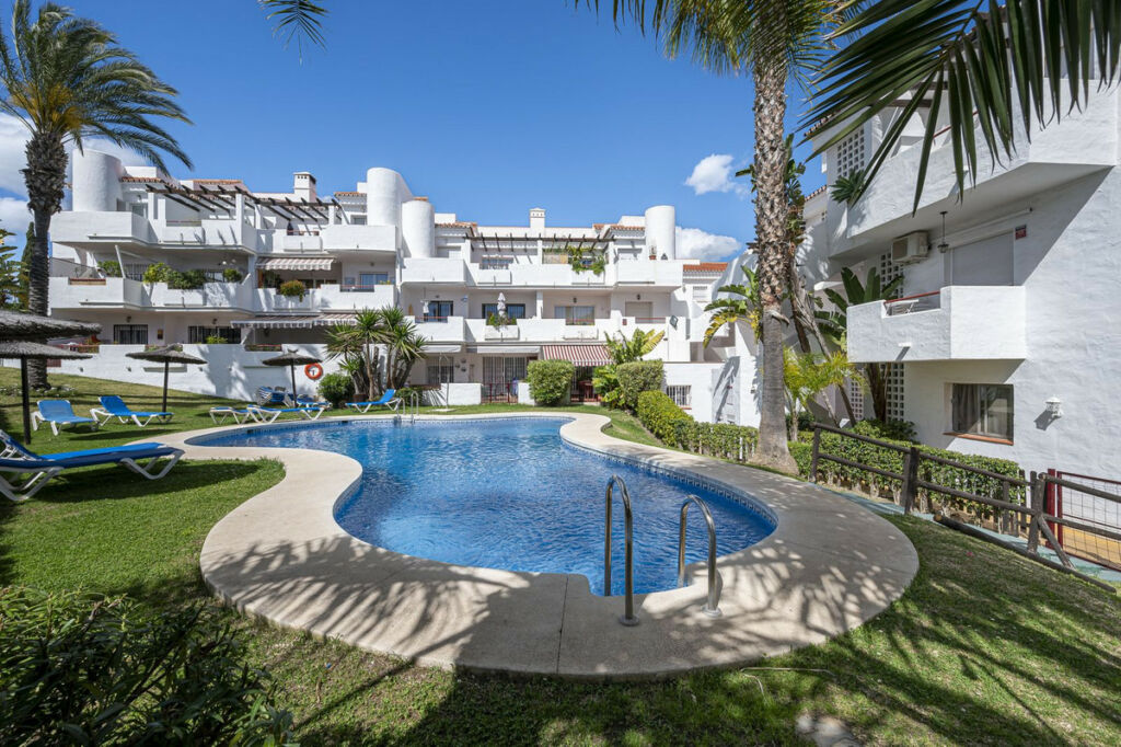 Middle Floor Apartment Bel Air Málaga - image 2