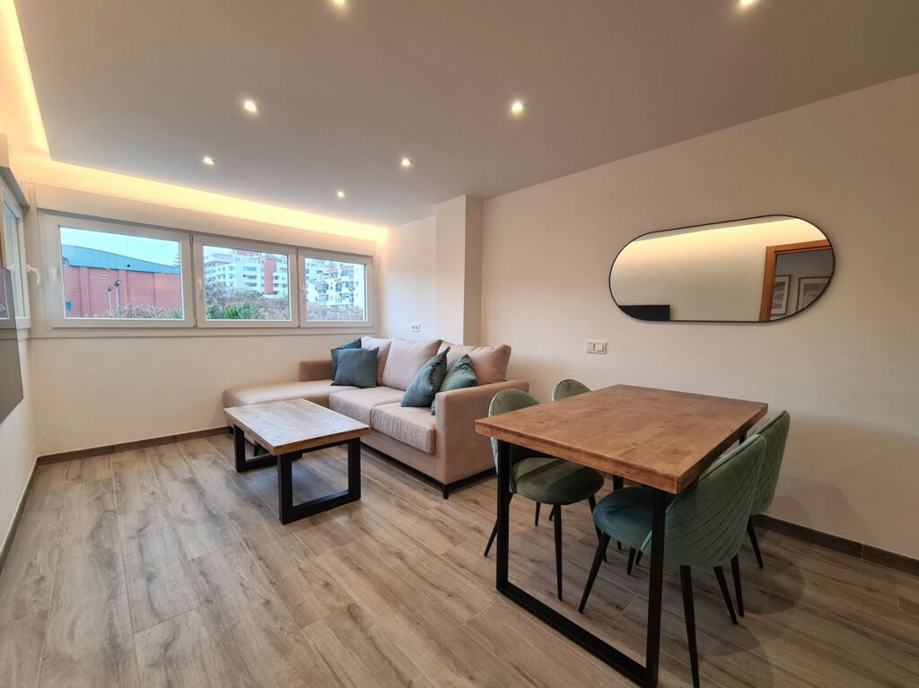 Middle Floor Apartment Estepona Málaga - image 2