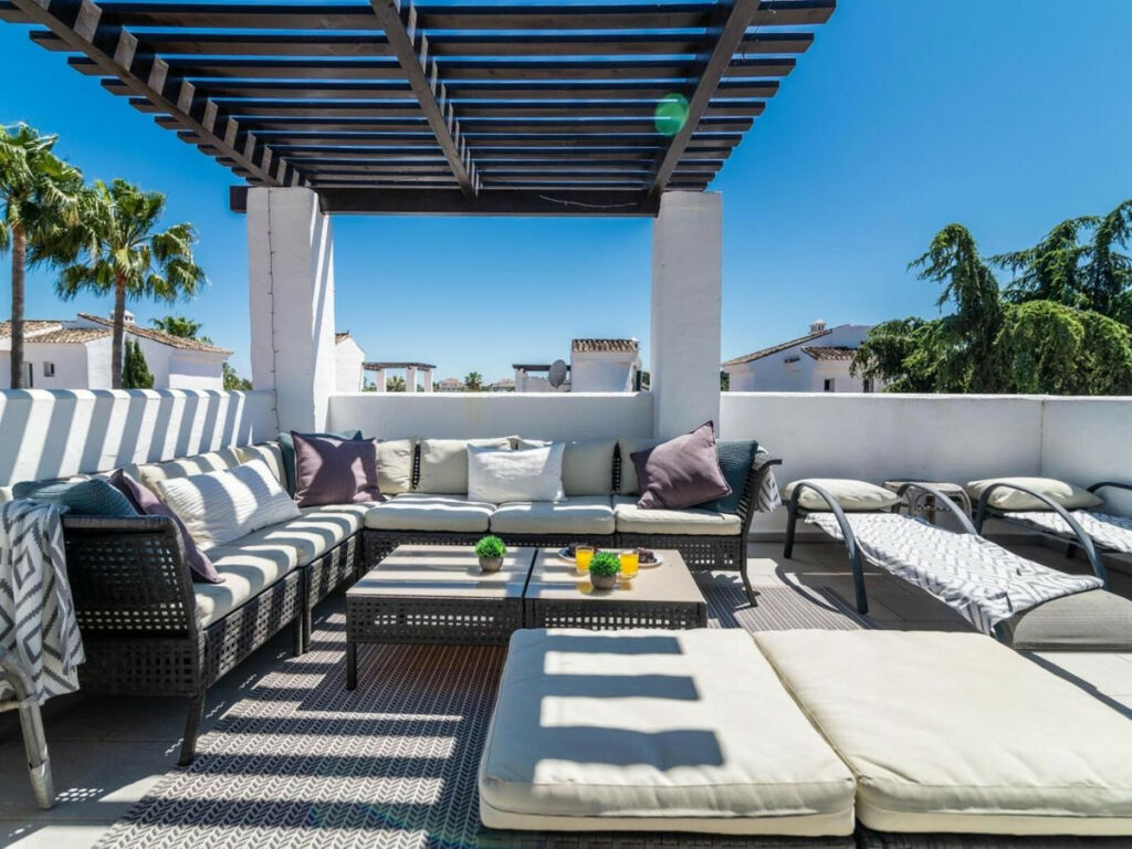 Penthouse Nueva Andalucía Málaga - image 2