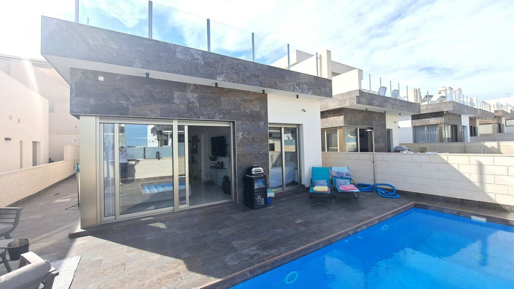 Detached Villa Villamartin Alicante