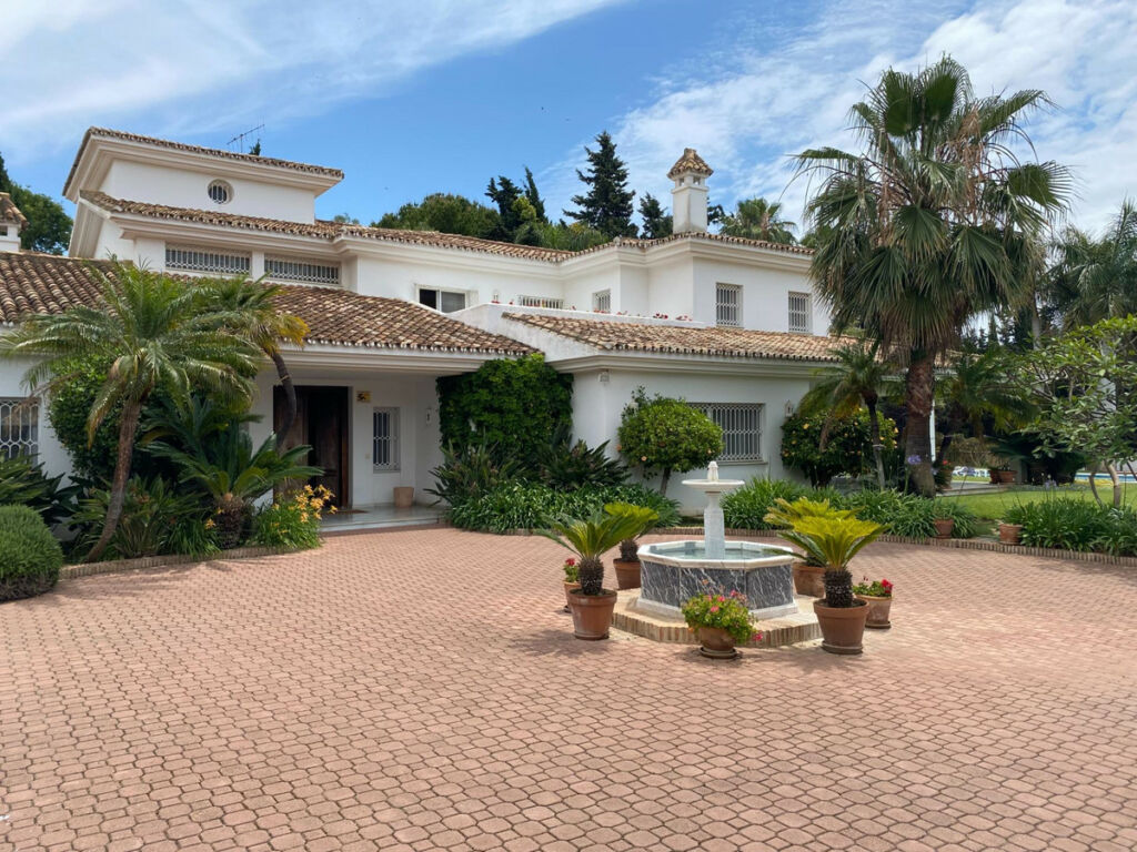 Detached Villa Guadalmina Baja Málaga