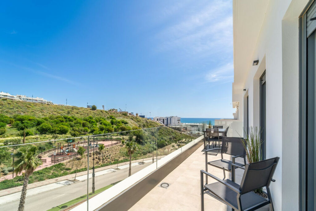 Middle Floor Apartment Fuengirola Málaga - image 2