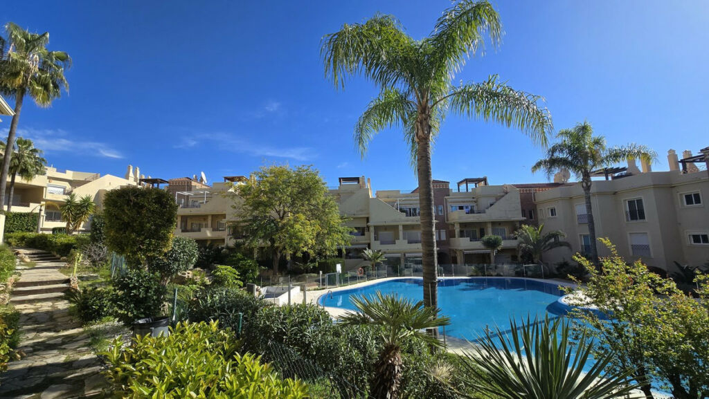 Middle Floor Apartment Estepona Málaga