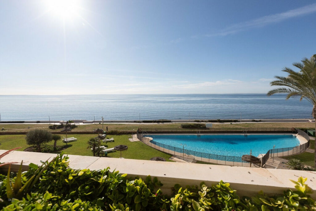 Middle Floor Apartment Estepona Málaga