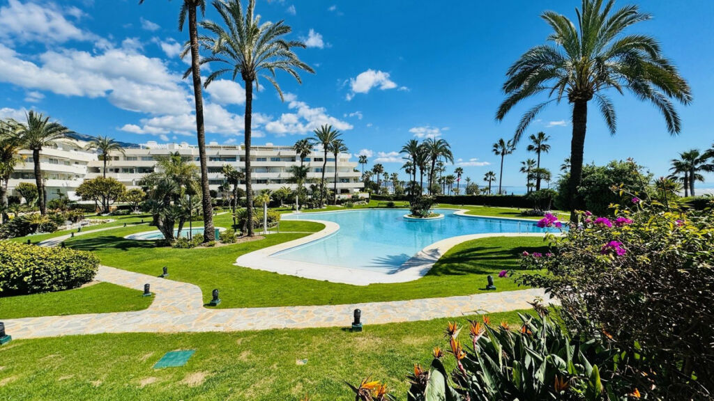 Middle Floor Apartment Puerto Banús Málaga