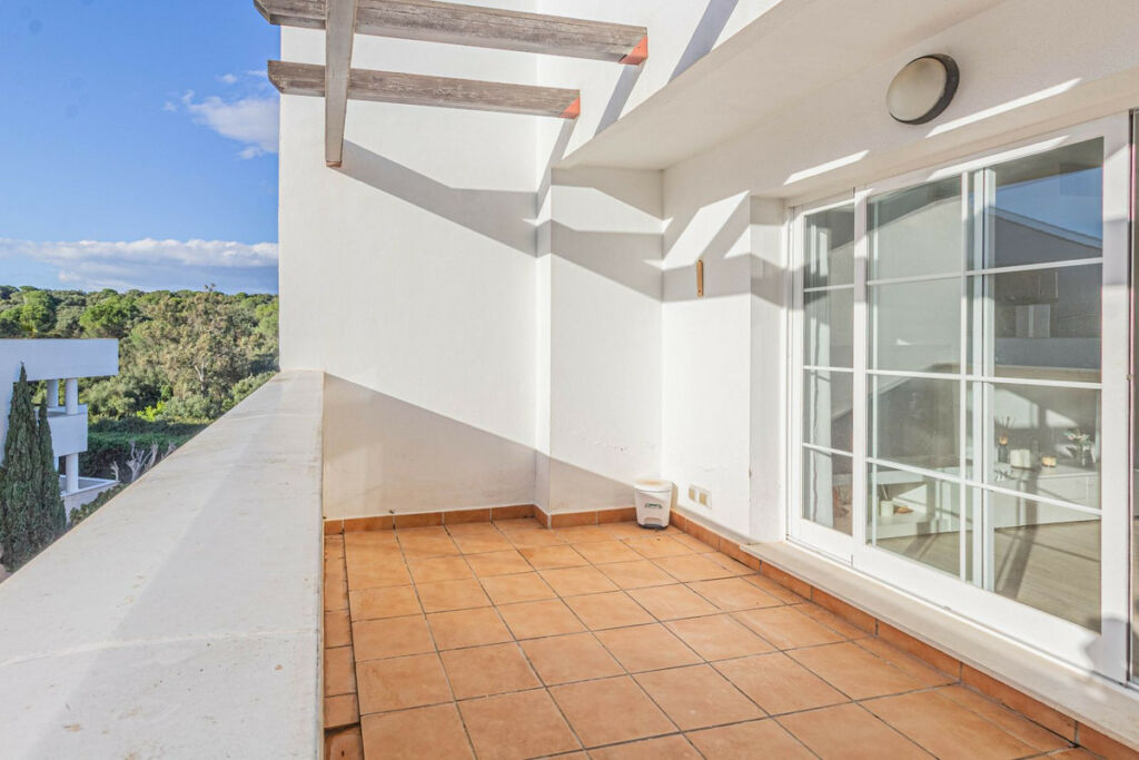 Middle Floor Apartment La Alcaidesa Cádiz - image 4