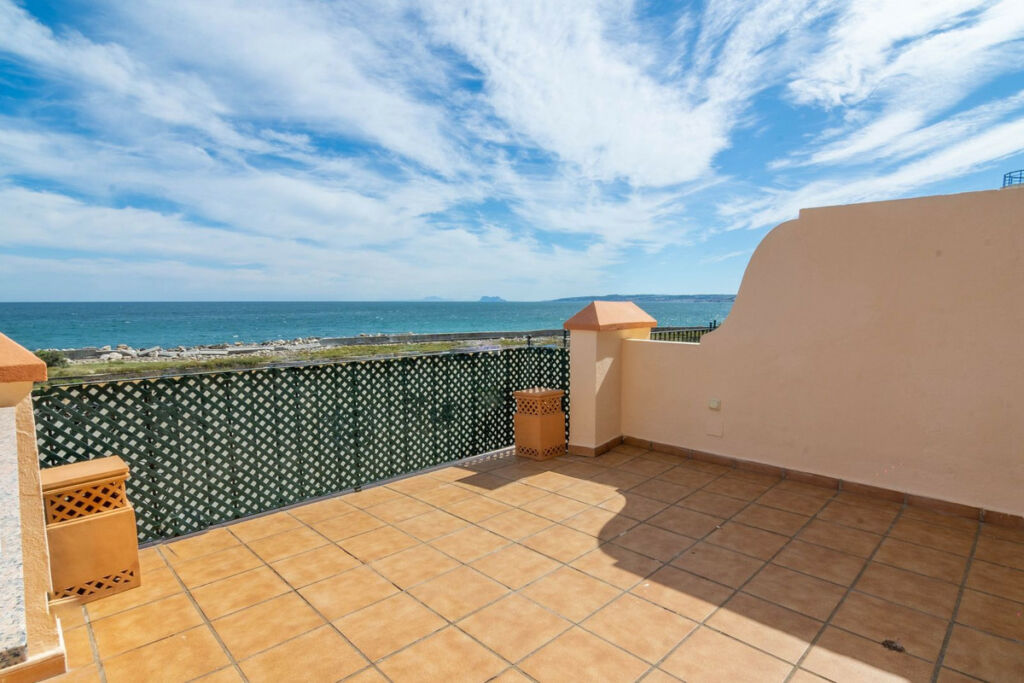 Townhouse Estepona Málaga - image 3