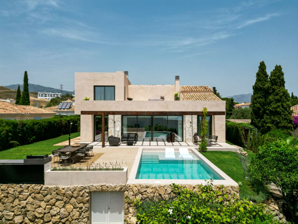 Detached Villa Benahavís Málaga - image 2