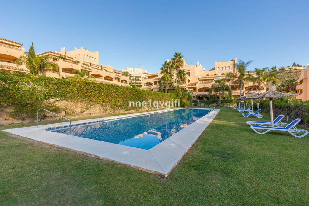 Middle Floor Apartment Elviria Málaga - image 6