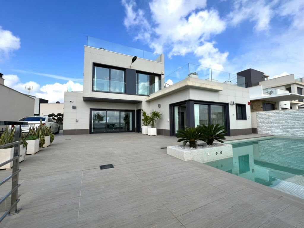 Detached Villa San Miguel de Salinas Alicante - image 2