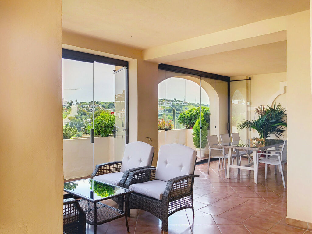Middle Floor Apartment Estepona Málaga - image 2