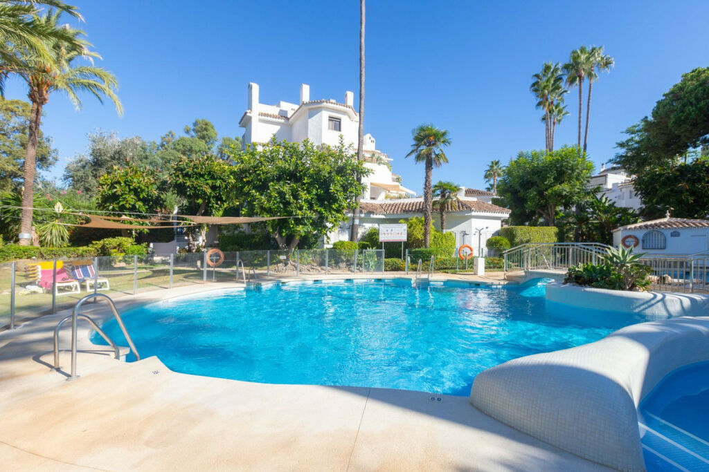Middle Floor Apartment Elviria Málaga