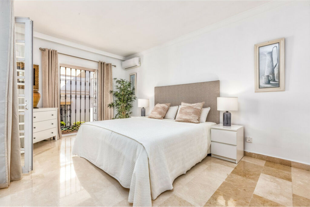 Townhouse Aloha Málaga - image 3