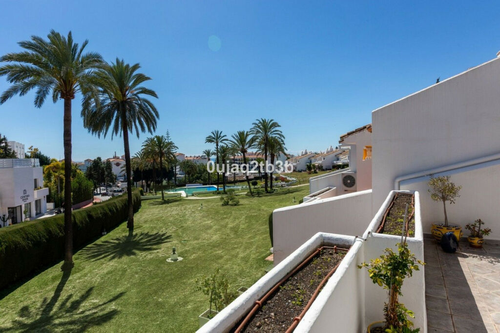 Top Floor Apartment Nueva Andalucía Málaga
