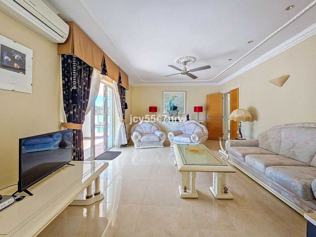 Detached Villa Moraira Alicante - image 10
