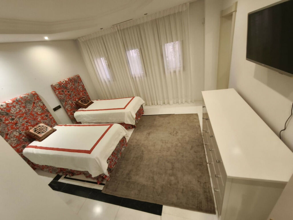 Ground Floor Apartment Puerto Banús Málaga - image 10