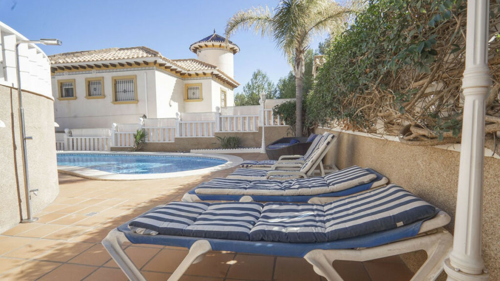 Detached Villa Villamartin Alicante - image 10