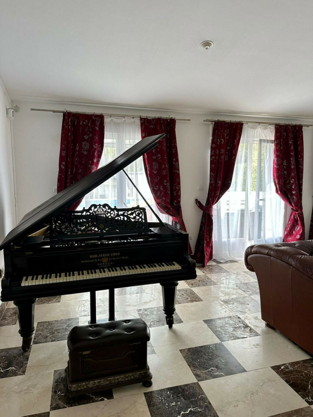 Detached Villa Estepona Málaga - image 10