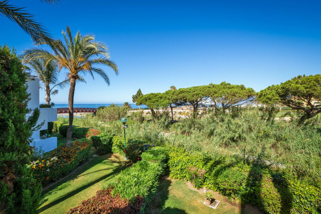 Middle Floor Apartment Los Monteros Málaga - image 2