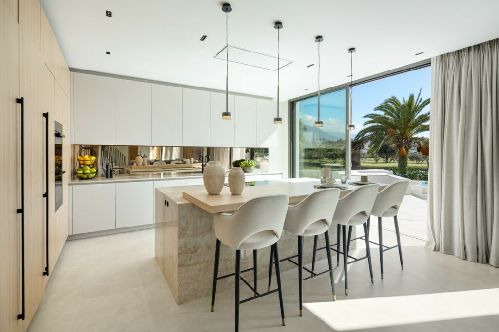 Detached Villa Nueva Andalucía Málaga - image 10