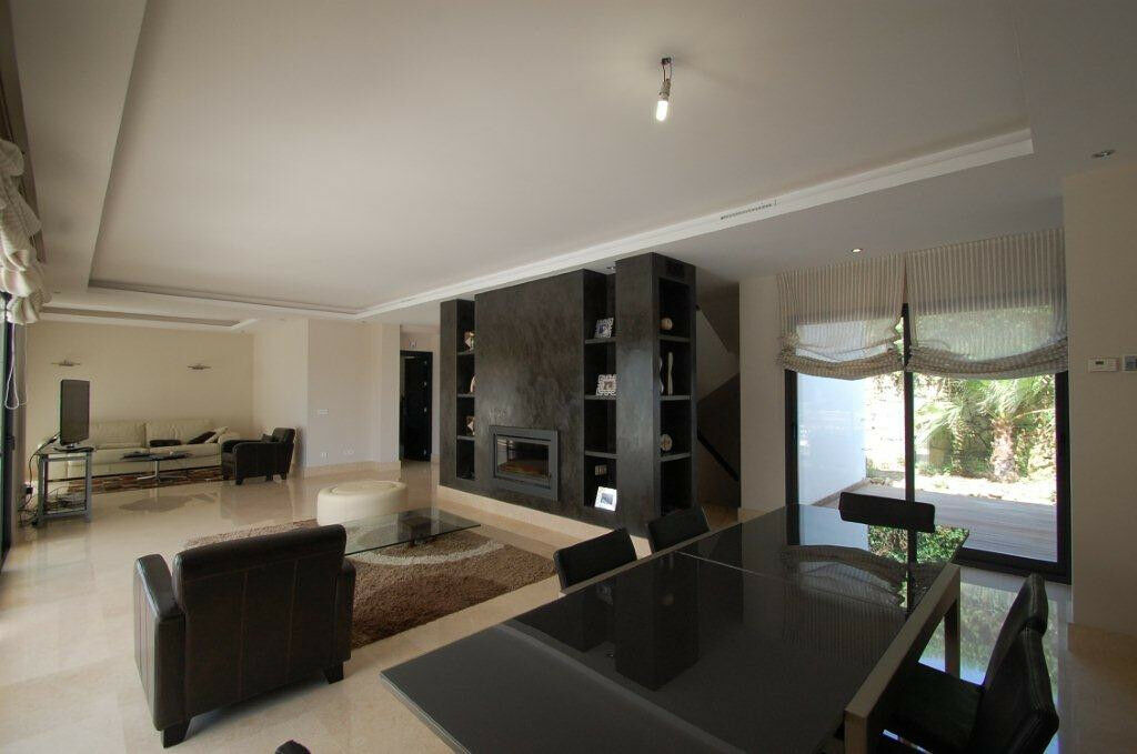 Detached Villa The Golden Mile Málaga - image 10