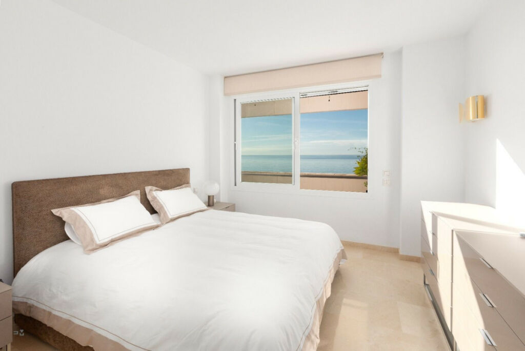 Middle Floor Apartment Estepona Málaga - image 10