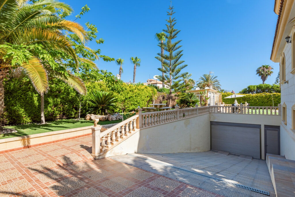 Detached Villa Playa Flamenca Alicante - image 10