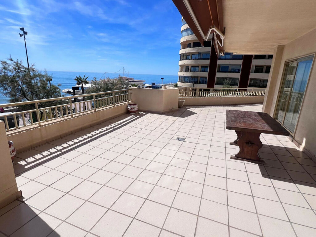 Middle Floor Apartment Fuengirola Málaga - image 10