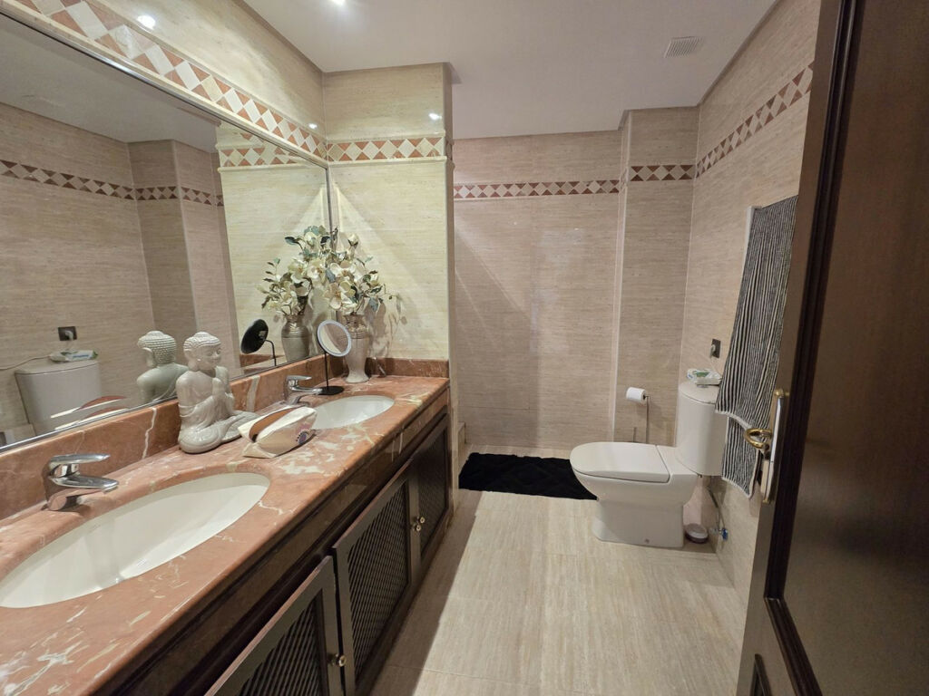 Ground Floor Apartment La Mairena Málaga - image 10