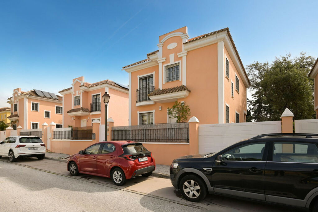 Detached Villa Elviria Málaga - image 7