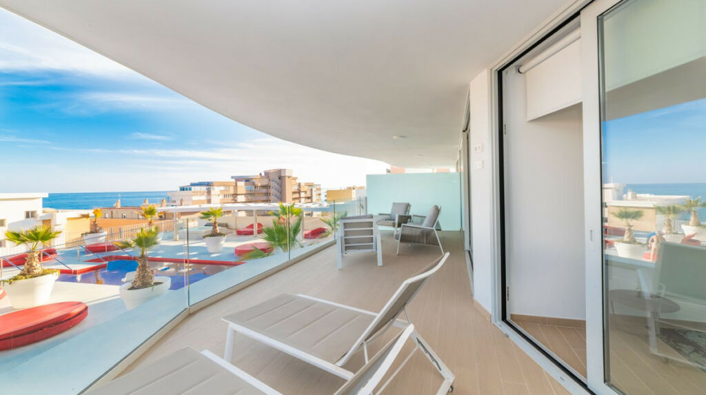 Middle Floor Apartment Carvajal Málaga - image 10