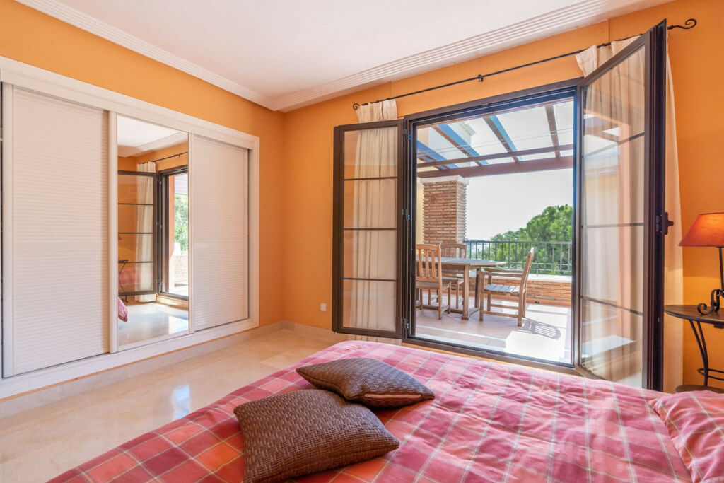 Middle Floor Apartment Los Arqueros Málaga - image 10