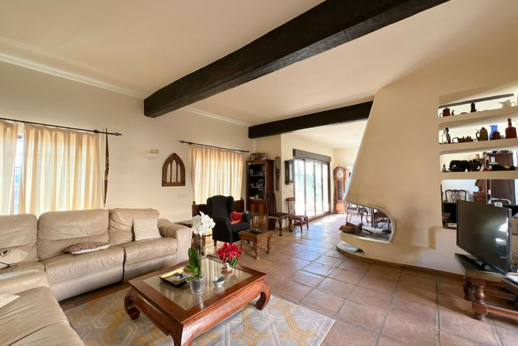 Detached Villa Estepona Málaga - image 10