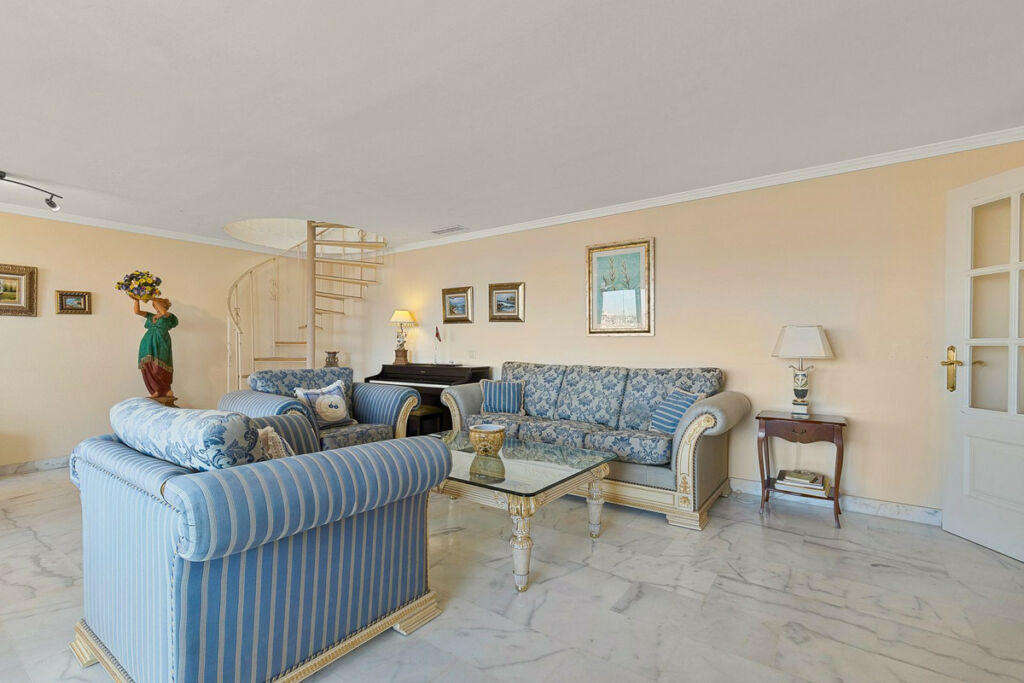 Penthouse Fuengirola Málaga - image 10