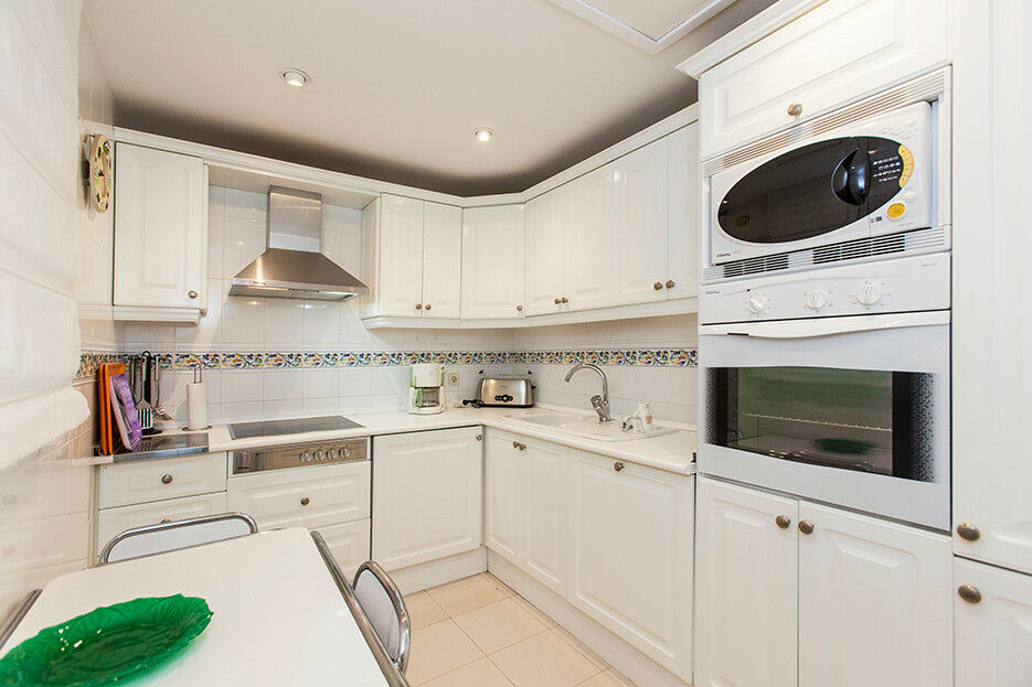 Middle Floor Apartment Elviria Málaga - image 10