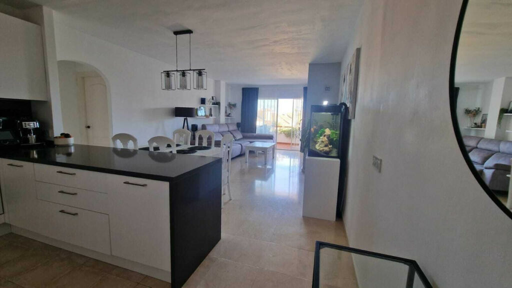 Middle Floor Apartment Bel Air Málaga - image 10