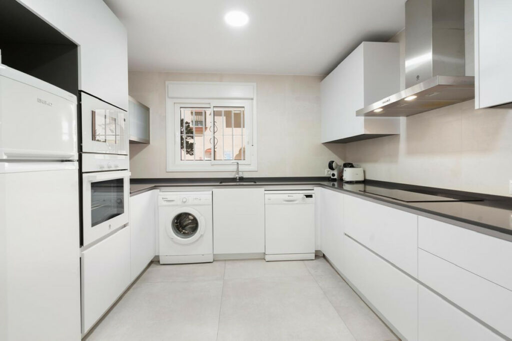 Ground Floor Apartment Estepona Málaga - image 10
